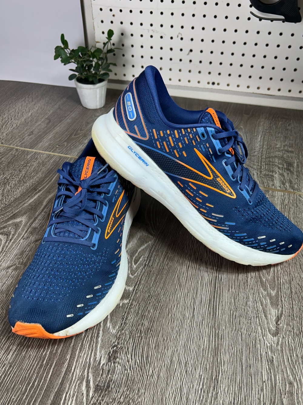 Brooks Men’s Glycerin 20 running shoes Navy and Orange size 15